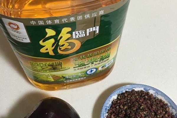 自制葱椒油的做法图解1