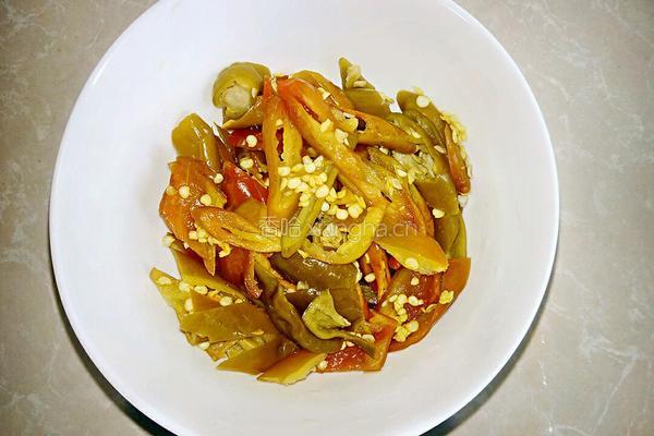 酸辣椒炒萝卜干的做法图解3