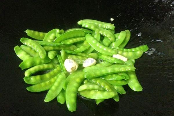 木耳荷兰豆炒鸡蛋的做法图解7