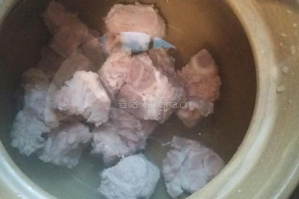 胡萝卜香菇骨头汤的做法图解5