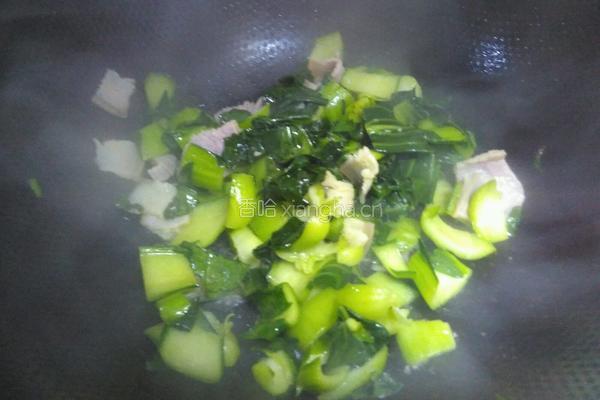 青菜炒咸肉的做法图解5