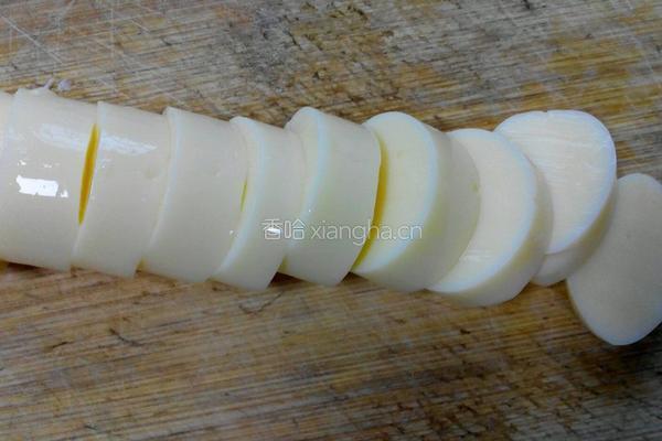 皮蛋拌玉子豆腐的做法图解2