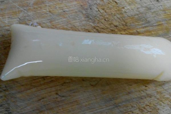 皮蛋拌玉子豆腐的做法图解1