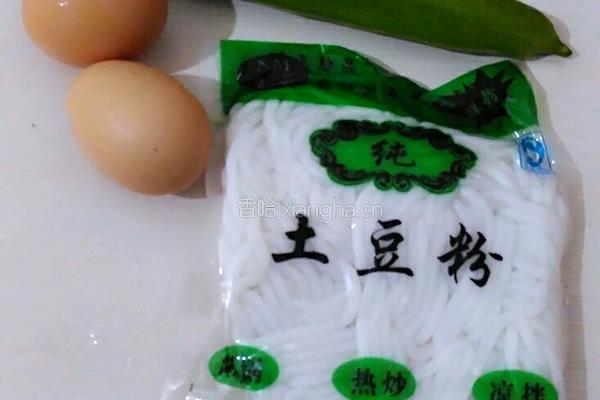 热炒土豆粉的做法图解1