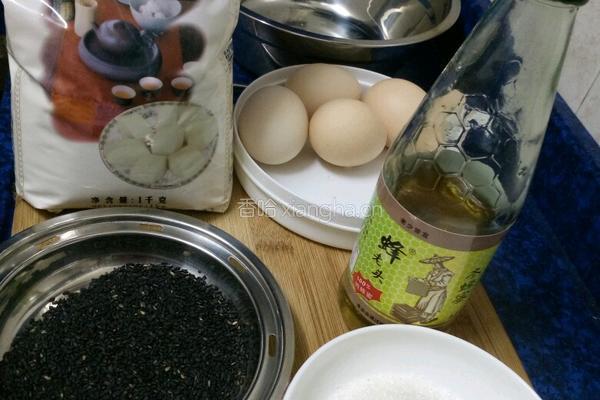 芝麻蜂蜜蛋糕的做法图解1