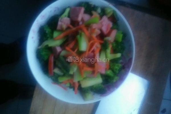 西兰花炒腊肠的做法图解3