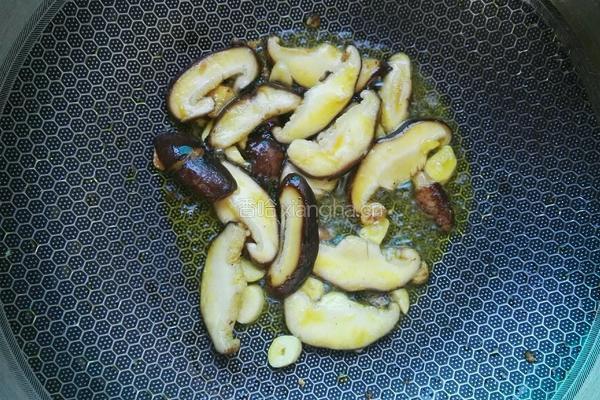 香菇烧豆腐的做法图解3