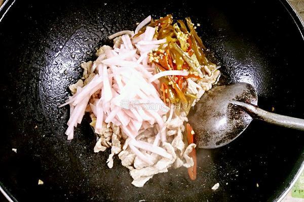 酸菜肉丝的做法图解9