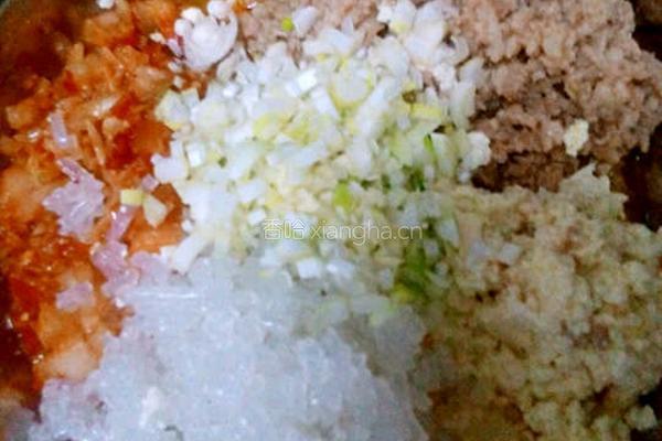 泡菜蒸饺的做法图解1