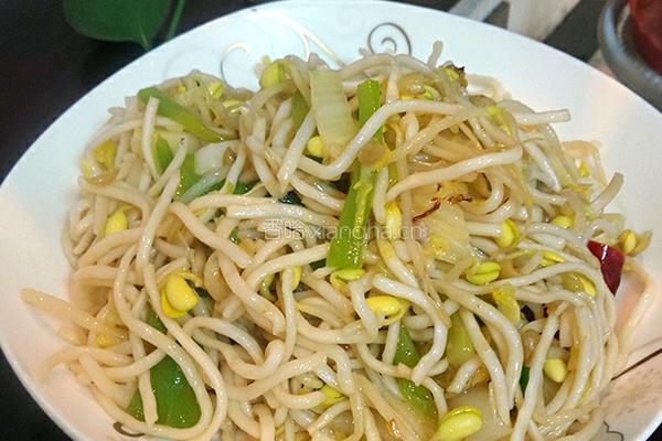 蔬菜炒面的做法图解7