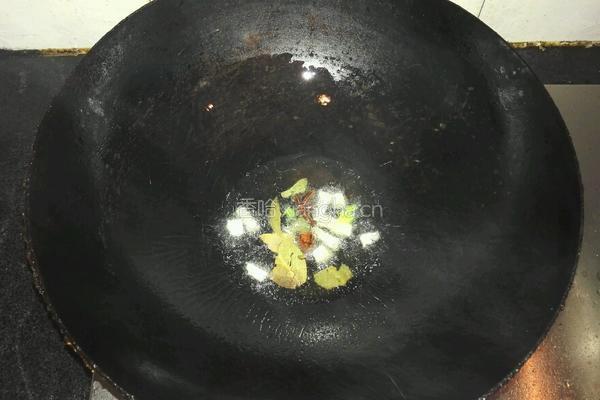 胡萝卜土豆烧里脊的做法图解2
