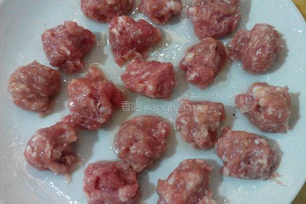豆苗大蒜肉丸汤的做法图解4