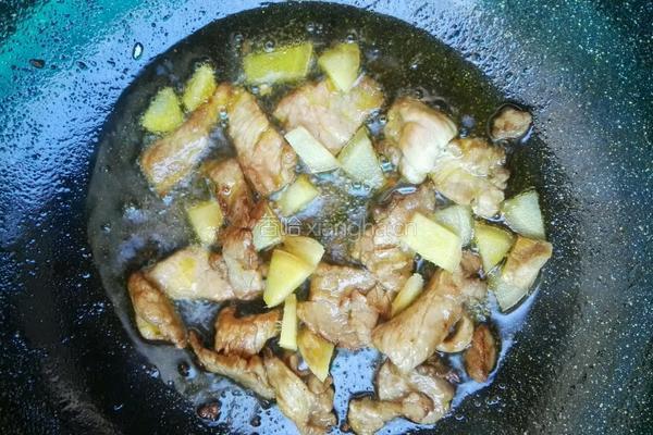 油豆腐炒蒜苗的做法图解2