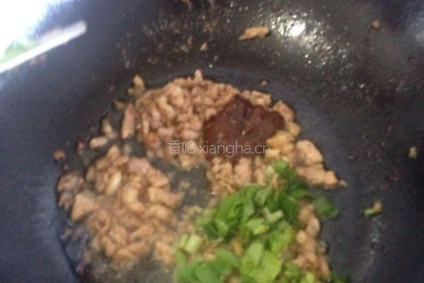 瘦肉热面汤的做法图解3