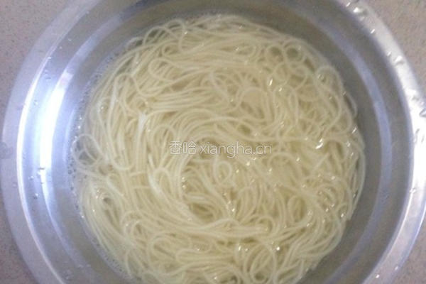 瘦肉热面汤的做法图解6