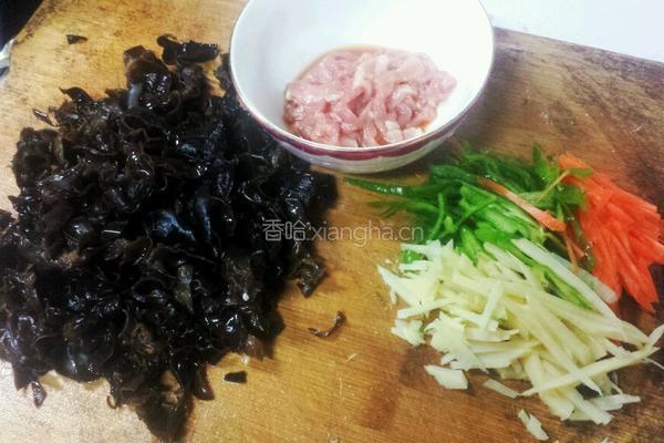 木耳炒肉的做法图解2