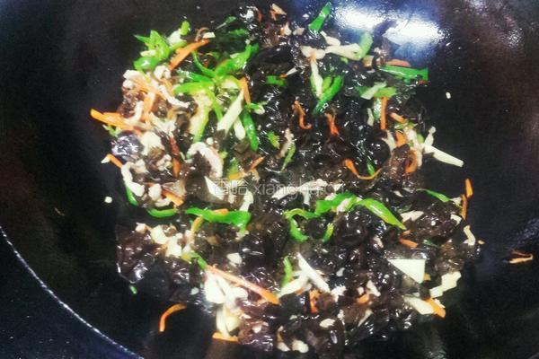 木耳炒肉的做法图解5