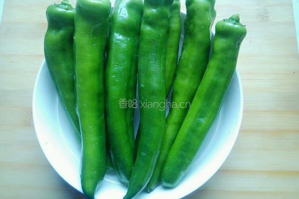 虎皮青椒的做法图解1