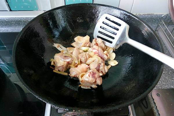 啤酒香菇炖鸡腿的做法图解5