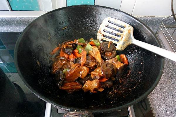 啤酒香菇炖鸡腿的做法图解11