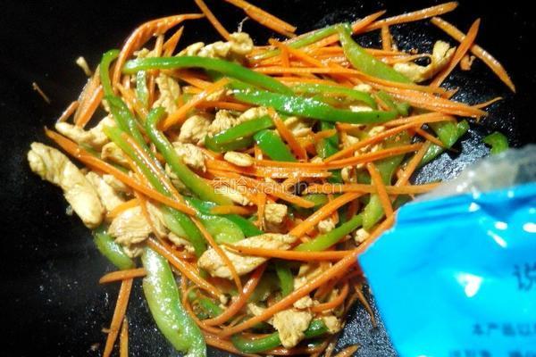 青椒胡萝卜丝炒肉的做法图解7