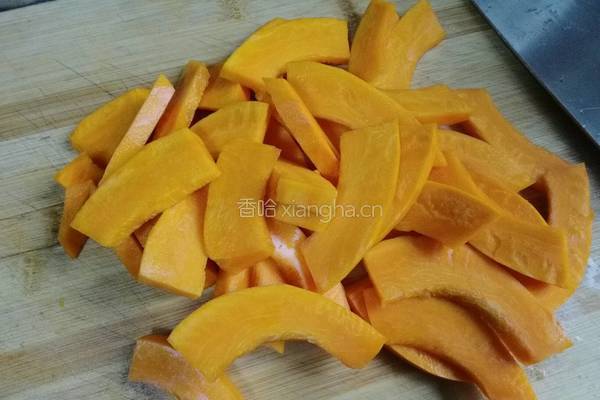 蛋黄焗南瓜的做法图解3