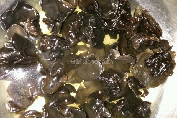 木耳肉片的做法图解1