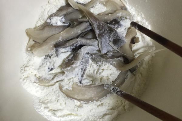 香酥蘑菇的做法图解1