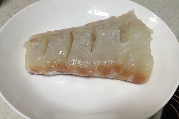豆瓣蒸龙胆石斑的做法图解1