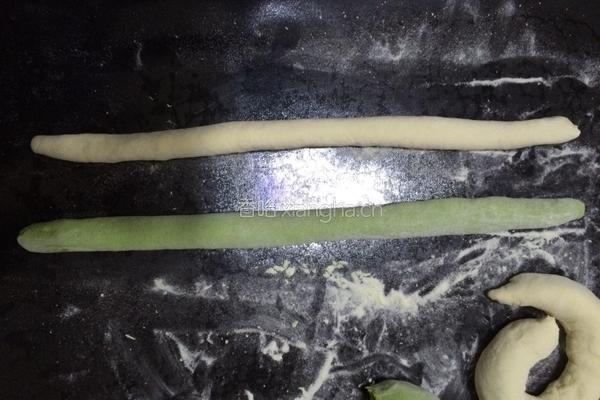 韭菜鸡蛋虾仁 “白菜”饺的做法图解3