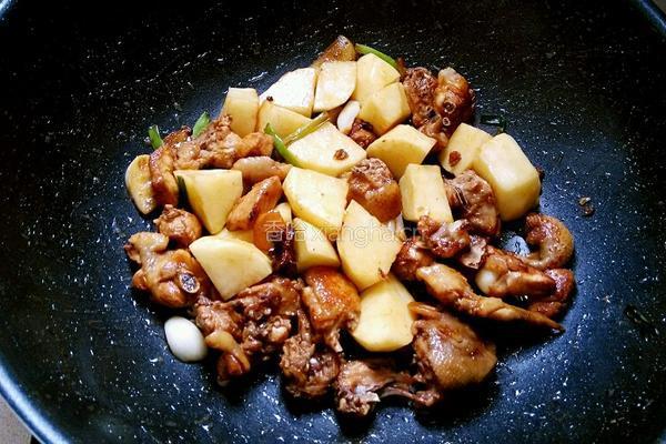 土豆烧鸡块的做法图解6