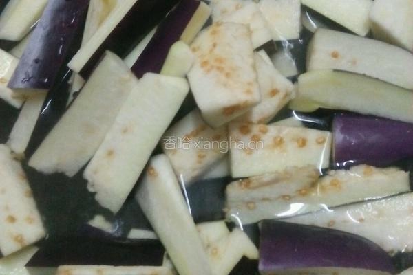 自创酱香茄子的做法图解1