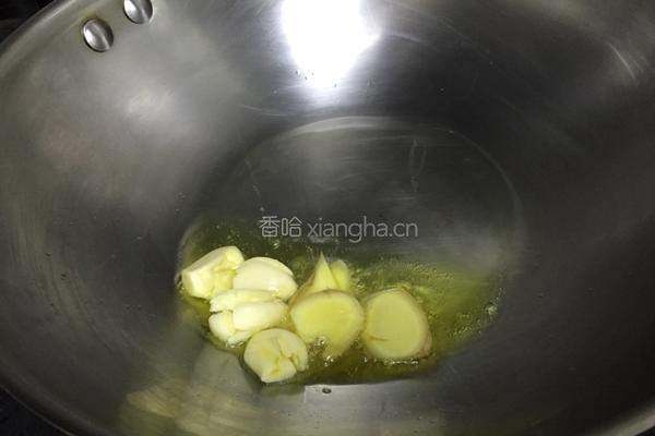 蒜苗炒龙胆石斑鱼肚的做法图解5