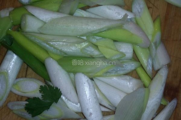 葱爆羊肉的做法图解1