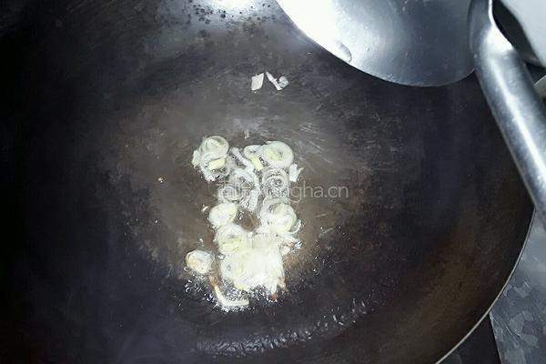 西红柿蛋花汤的做法图解3