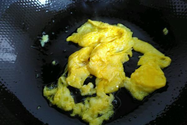 香肠鸡蛋炒饭的做法图解3