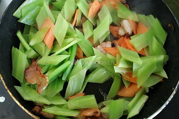 莴苣胡萝卜片炒肉的做法图解6