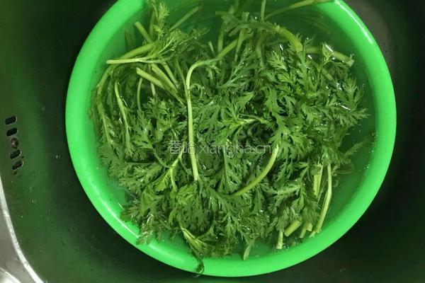 蒜茸茼蒿的做法图解2