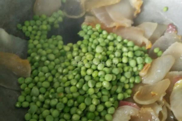 碗豆炒腊肉的做法图解4