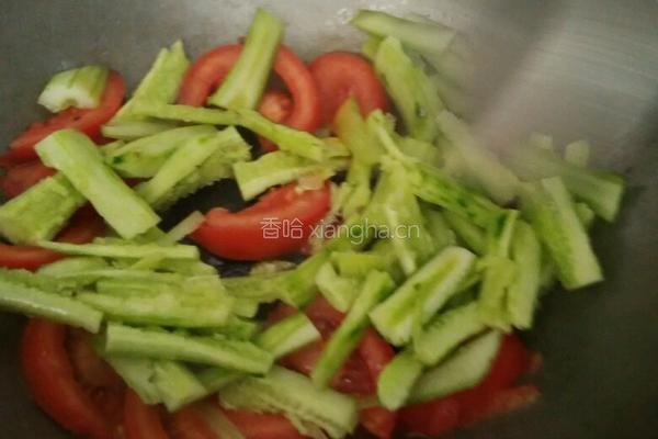 番茄炒黄瓜的做法图解5