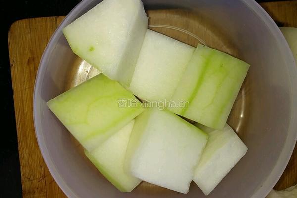冬瓜排骨汤的做法图解2