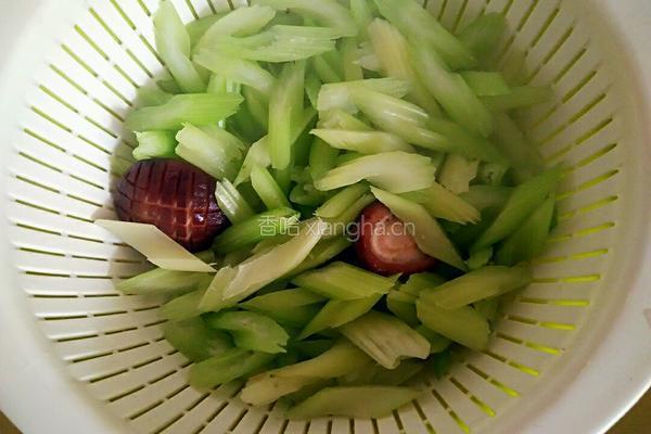 芹菜炒肉片的做法图解4