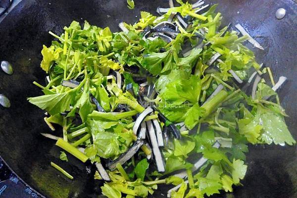 香芹炒臭干的做法图解7