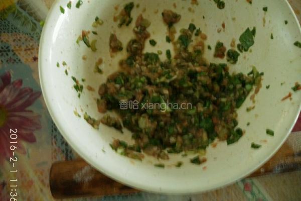 宝宝水饺 -肝粉油菜猪肉胡萝卜的做法图解4