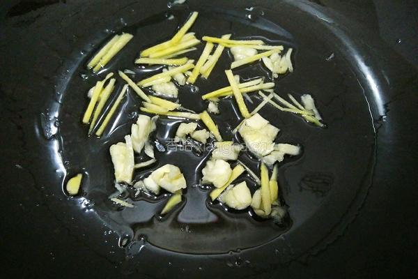 辣椒炒鱿鱼圈的做法图解5