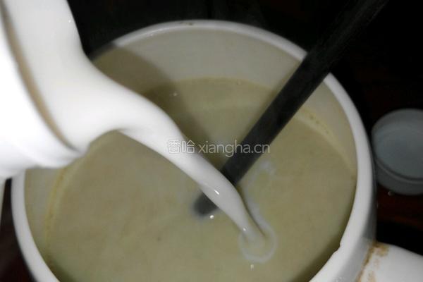 抹茶牛奶碰的做法图解3