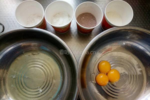 双味海绵小蛋糕的做法图解1