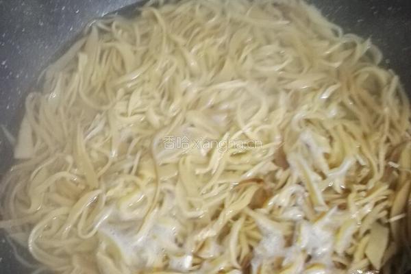 鲜肉笋干包子（今天是小年愿所有朋友一帆风顺、年年有鱼（余））。的做法图解2