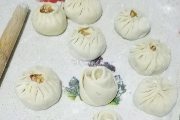 鲜肉笋干包子（今天是小年愿所有朋友一帆风顺、年年有鱼（余））。的做法图解5