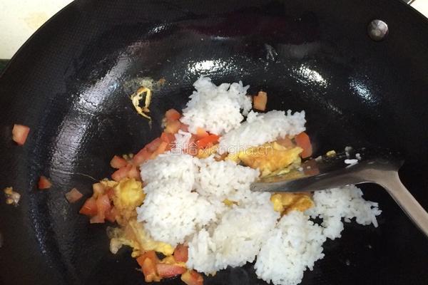 番茄蛋炒饭的做法图解4